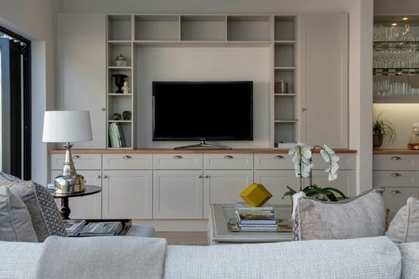 Meuble TV contemporain en bois et métal